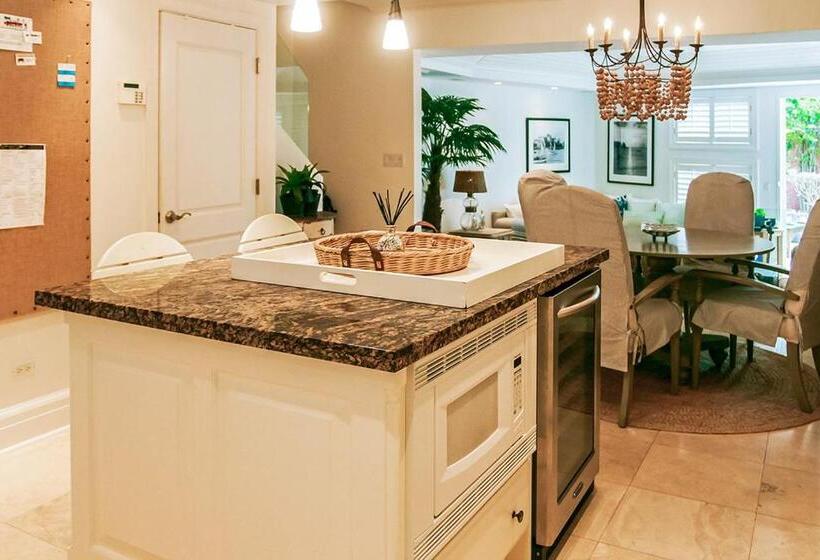 پانسیون Paraiso Townhouse