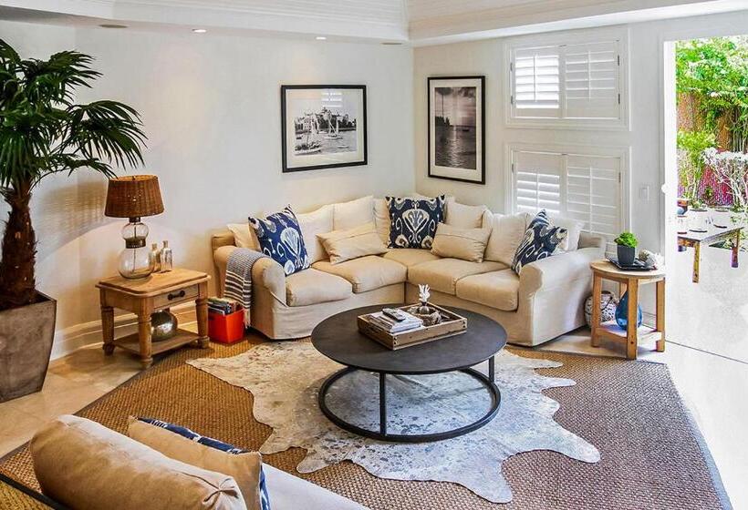 پانسیون Paraiso Townhouse