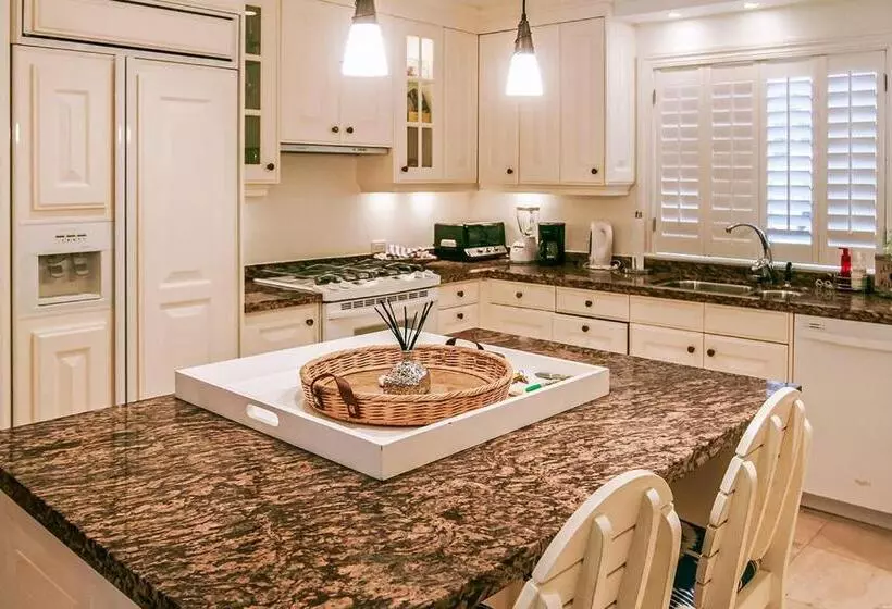 پانسیون Paraiso Townhouse