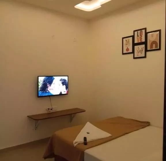 ペンション Shourya Residancy, Ravet