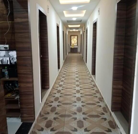 펜션 Shourya Residancy, Ravet