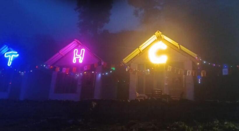 פנסיון The Harmony Club Thc Cafe & Stay, Tosh