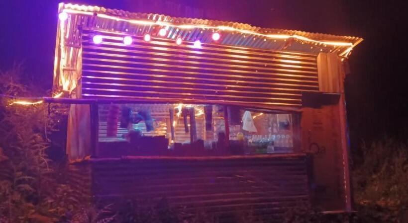 פנסיון The Harmony Club Thc Cafe & Stay, Tosh