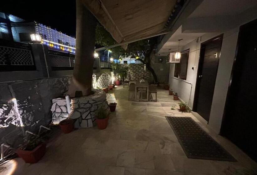 פנסיון The Peach Tree Rooms