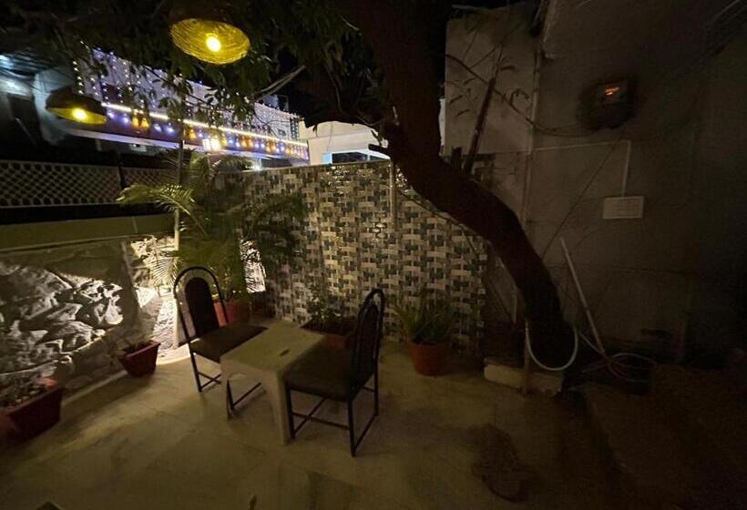 פנסיון The Peach Tree Rooms