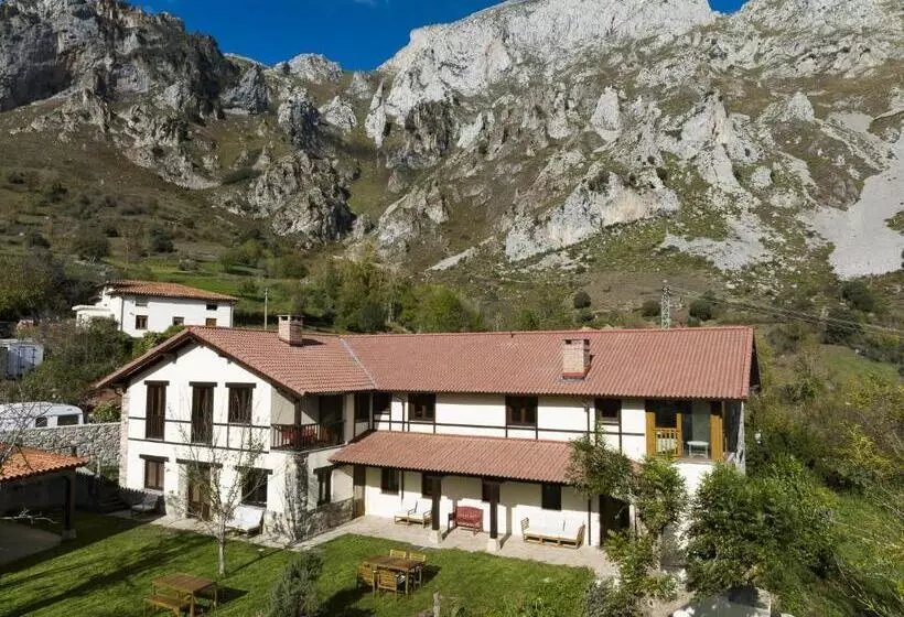 هاستل Posada Cabañes