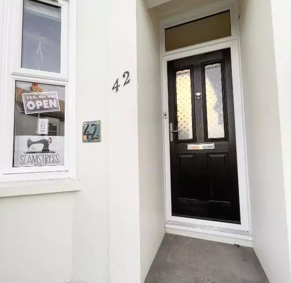 ベッドアンドブレックファースト Large Room Sleeps 3 Own Tv And Cereal And Toast Breakfast In Newhaven