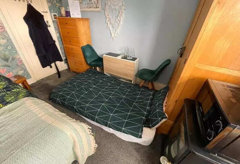 ベッドアンドブレックファースト Large Room Sleeps 3 Own Tv And Cereal And Toast Breakfast In Newhaven