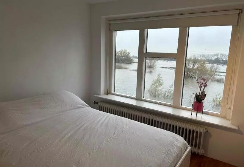 ベッドアンドブレックファースト Mooie Kamer Uitzicht Op De Ijssel/ Nice Room With Beautiful View Of The Ijssel River