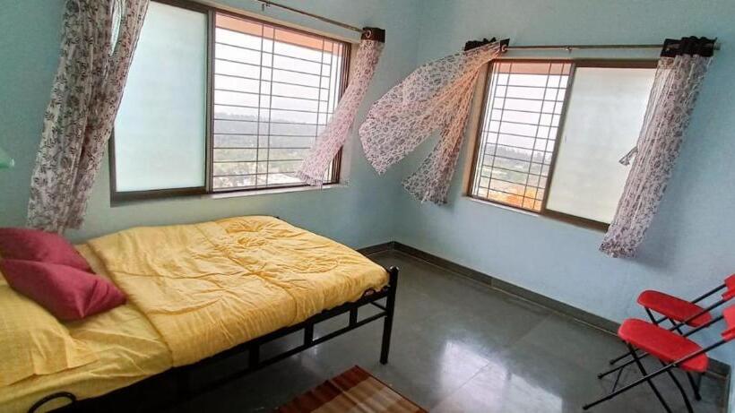 住宿加早餐  Shidori Foods