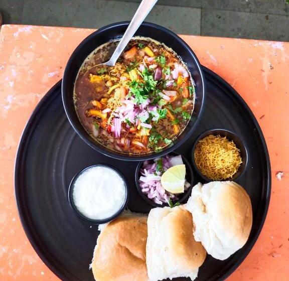 住宿加早餐  Shidori Foods