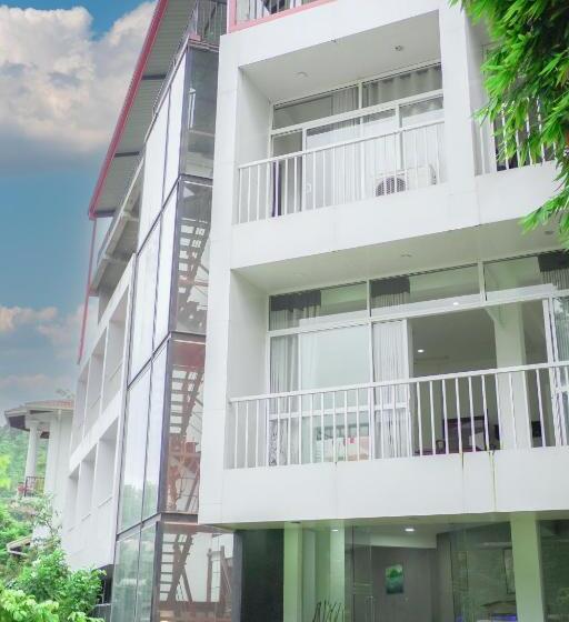 Отель Avora Mount