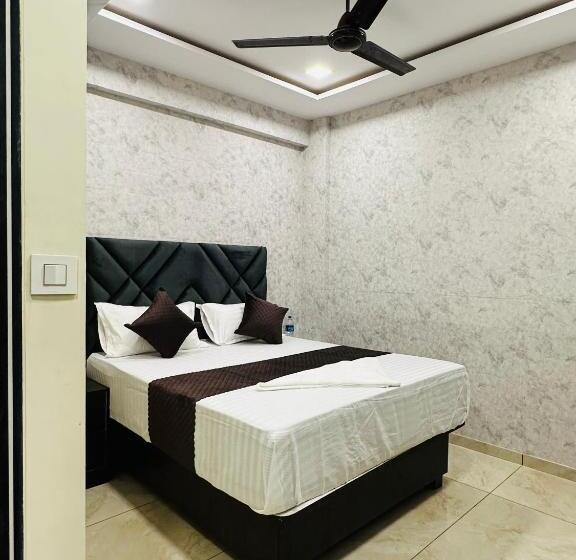 Szálloda Classio Inn   Near Kokilaben Hospital, Andheri West Mumbai