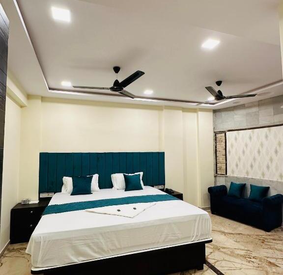 Szálloda Classio Inn   Near Kokilaben Hospital, Andheri West Mumbai