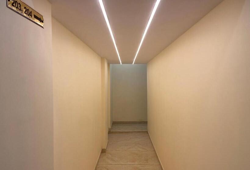 Szálloda Classio Inn   Near Kokilaben Hospital, Andheri West Mumbai