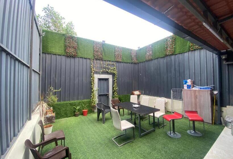 Szálloda Classio Inn   Near Kokilaben Hospital, Andheri West Mumbai