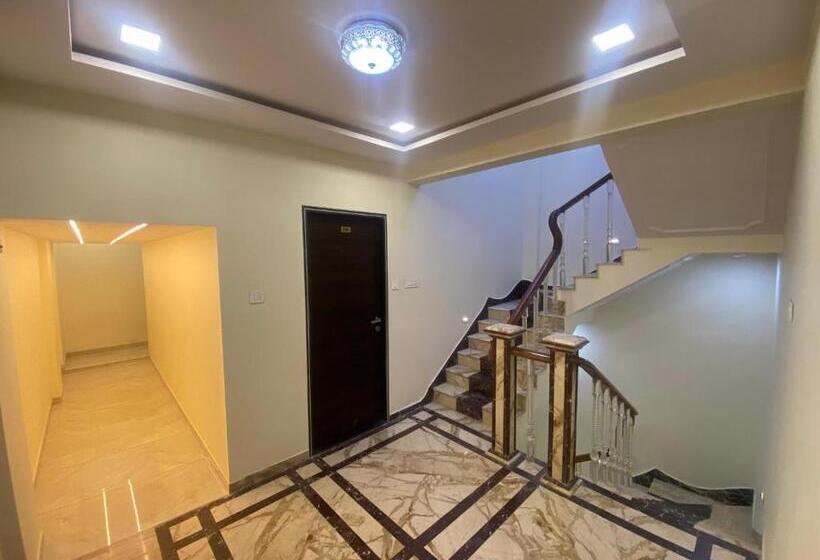 Szálloda Classio Inn   Near Kokilaben Hospital, Andheri West Mumbai