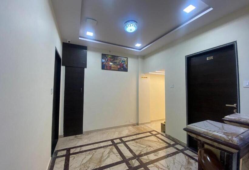 Szálloda Classio Inn   Near Kokilaben Hospital, Andheri West Mumbai