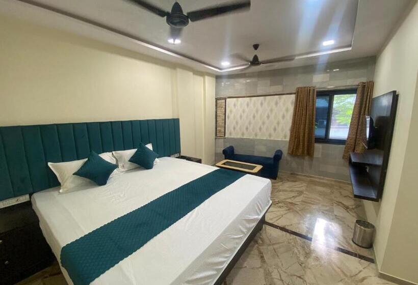 Szálloda Classio Inn   Near Kokilaben Hospital, Andheri West Mumbai