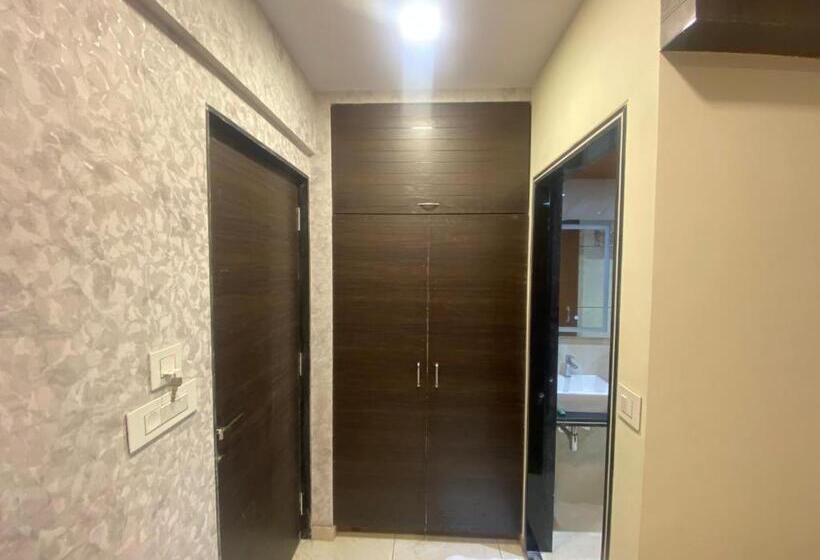 Szálloda Classio Inn   Near Kokilaben Hospital, Andheri West Mumbai