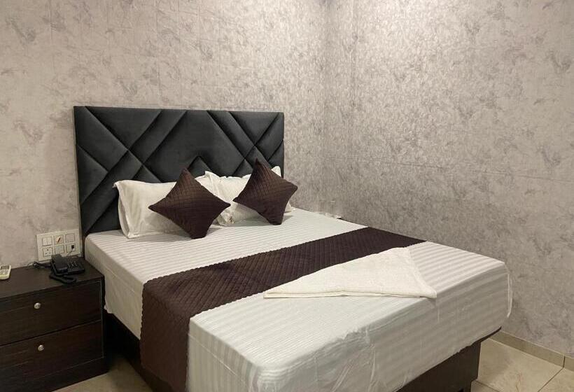 Szálloda Classio Inn   Near Kokilaben Hospital, Andheri West Mumbai