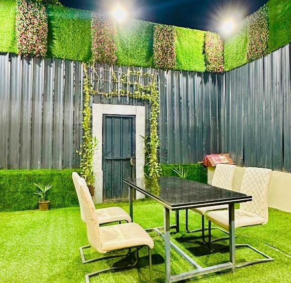 Szálloda Classio Inn   Near Kokilaben Hospital, Andheri West Mumbai