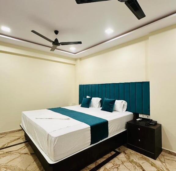 Szálloda Classio Inn   Near Kokilaben Hospital, Andheri West Mumbai