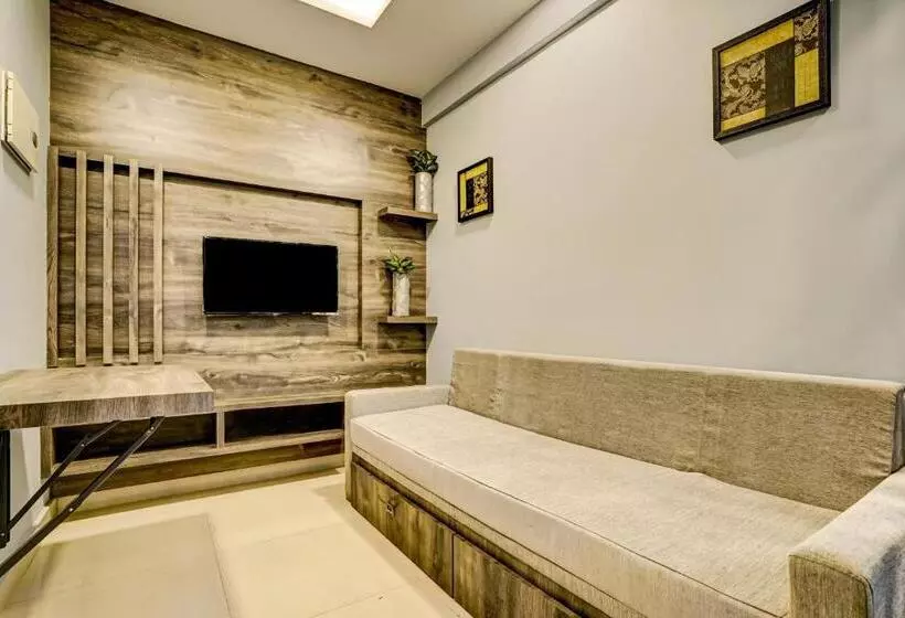 Hotelli Collection O Ayesha Homes