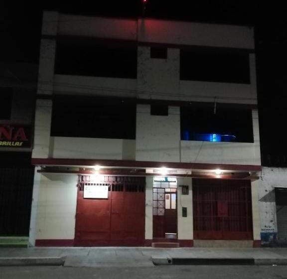 هتل Hostal Casa Blanca Huancayo