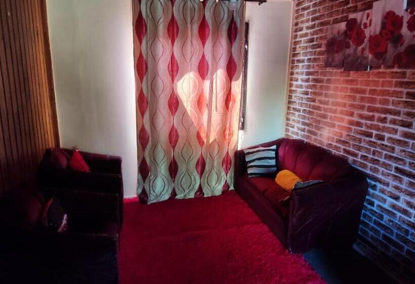 Hotel Hostal Nfrocket