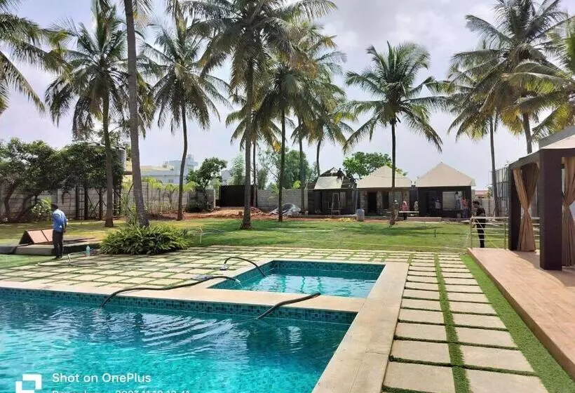 ホテル Indo Bali Poolside Resort In Bangalore