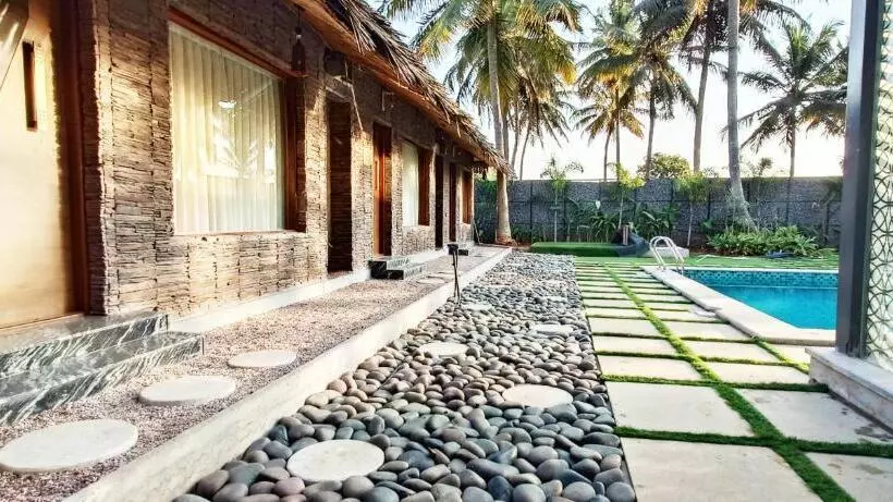 ホテル Indo Bali Poolside Resort In Bangalore
