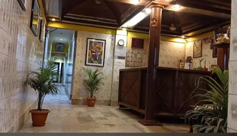 ホテル Nandini Deluxe Lodge