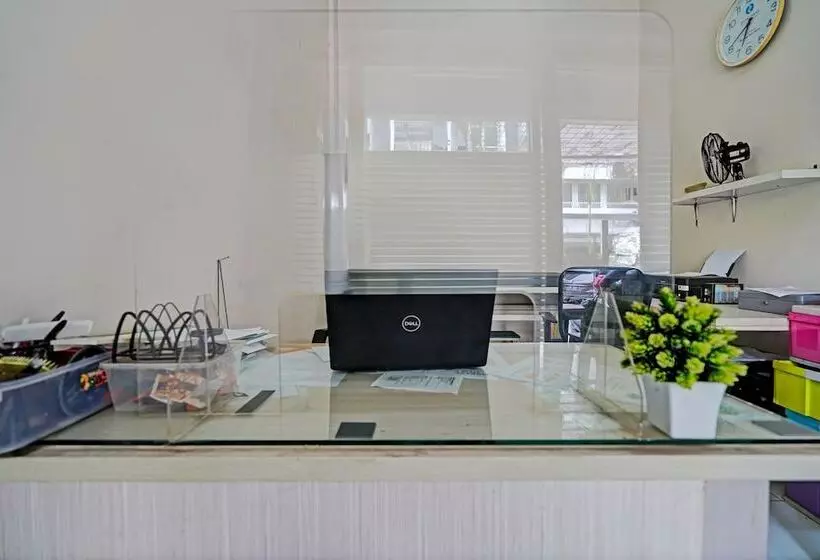 Hotelli Oyo 93328 Graha Citra Syariah