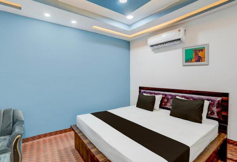 בית מלון כפרי Oyo Flagship S. R Grand