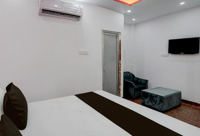 בית מלון כפרי Oyo Flagship S. R Grand