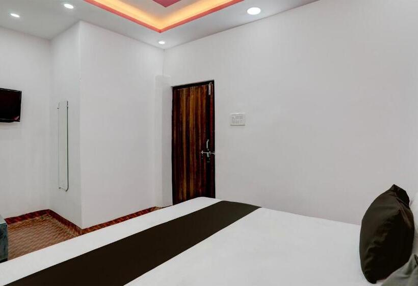 בית מלון כפרי Oyo Flagship S. R Grand