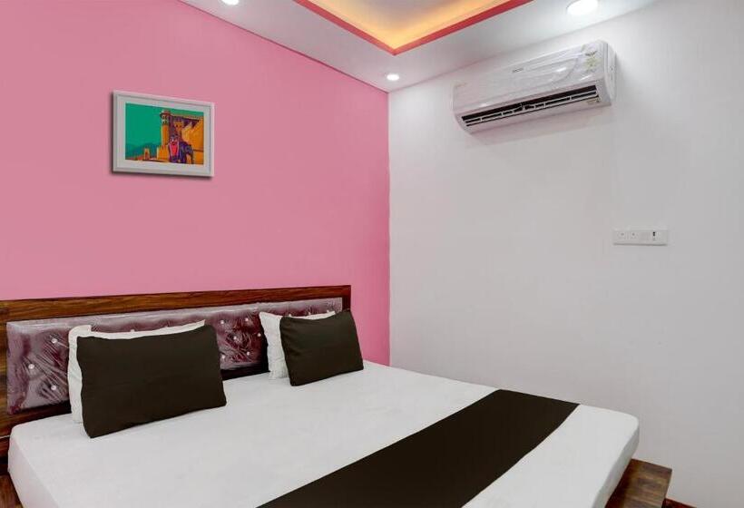 בית מלון כפרי Oyo Flagship S. R Grand