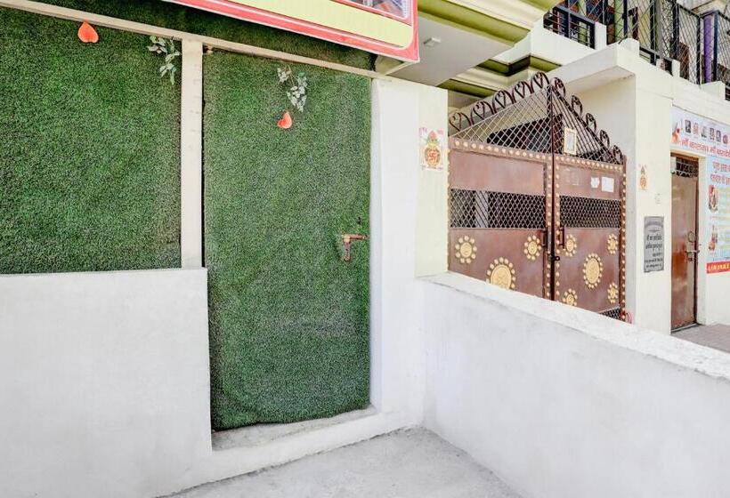 בית מלון כפרי Oyo Flagship S. R Grand