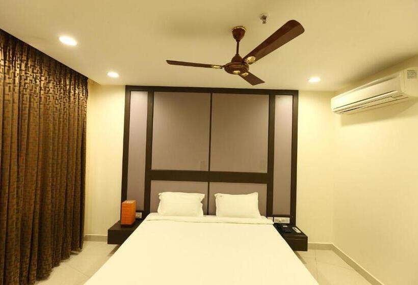 Hotel Rajus Residency Parkkkkk