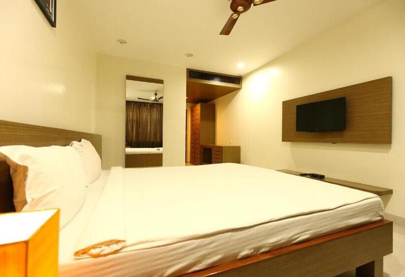 Hotel Rajus Residency Parkkkkk