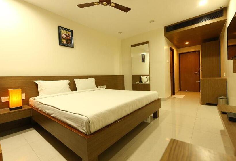 Hotel Rajus Residency Parkkkkk