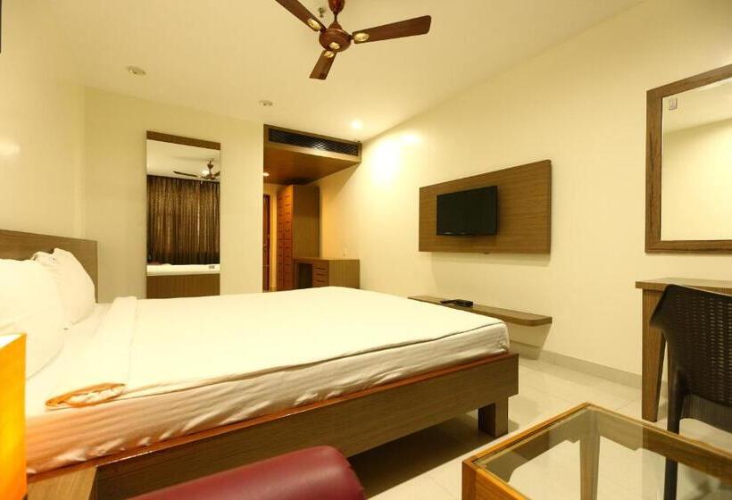 Hotel Rajus Residency Parkkkkk