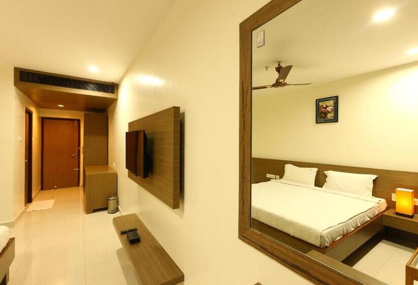 Hotel Rajus Residency Parkkkkk