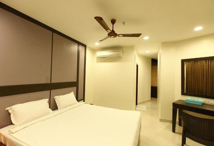 Hotel Rajus Residency Parkkkkk