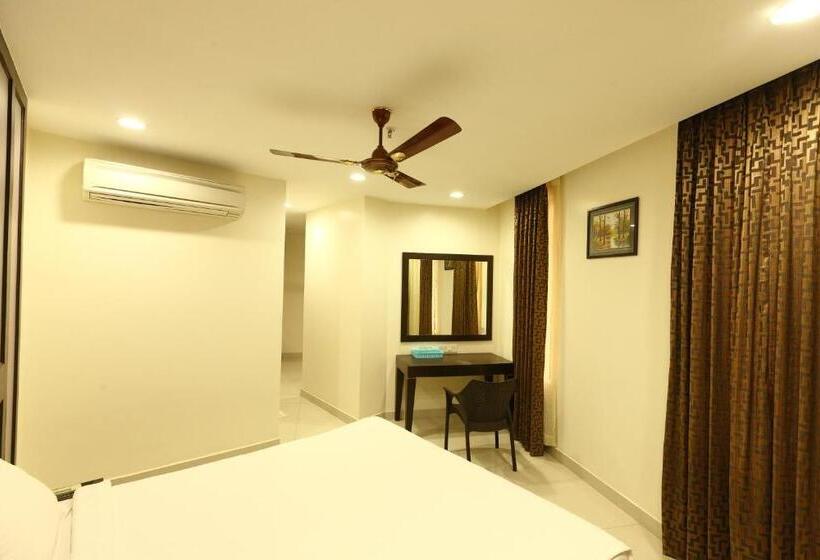 Hotel Rajus Residency Parkkkkk