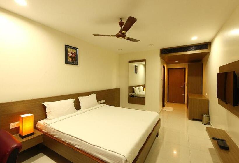 Hotel Rajus Residency Parkkkkk