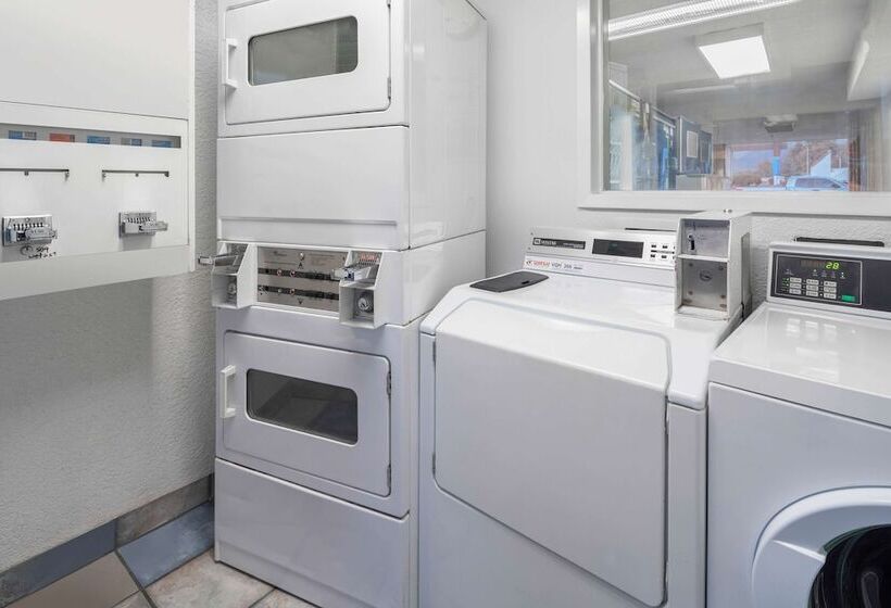 ホテル Studio 6 Suites Carpinteria, Ca Santa Barbara South