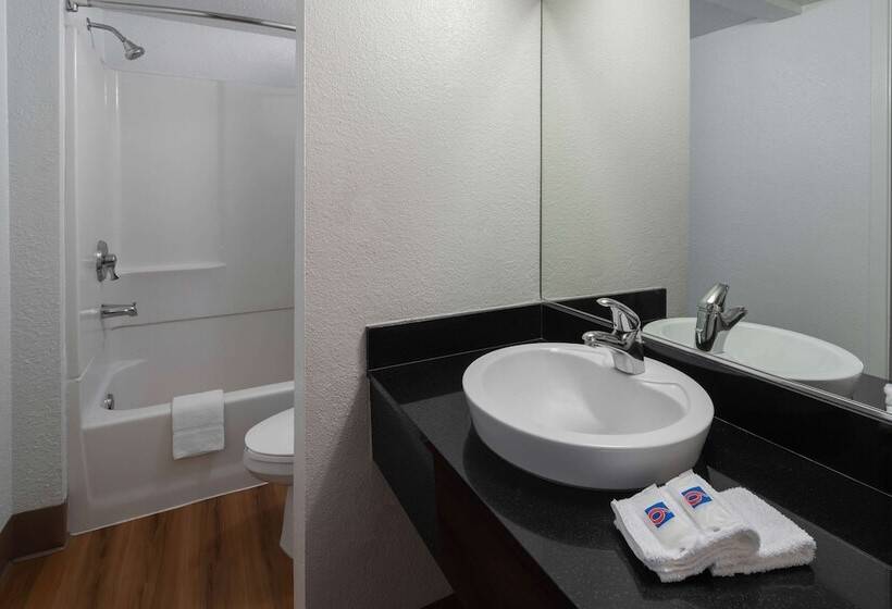 ホテル Studio 6 Suites Carpinteria, Ca Santa Barbara South