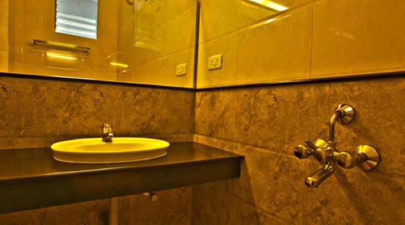 ホテル Vinayak And Thendral Bar, Coimbatore